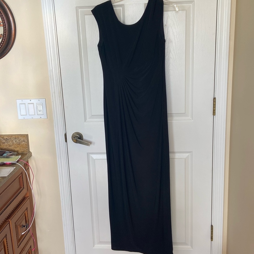 Black sleeveless gown! Gathering under bust line!